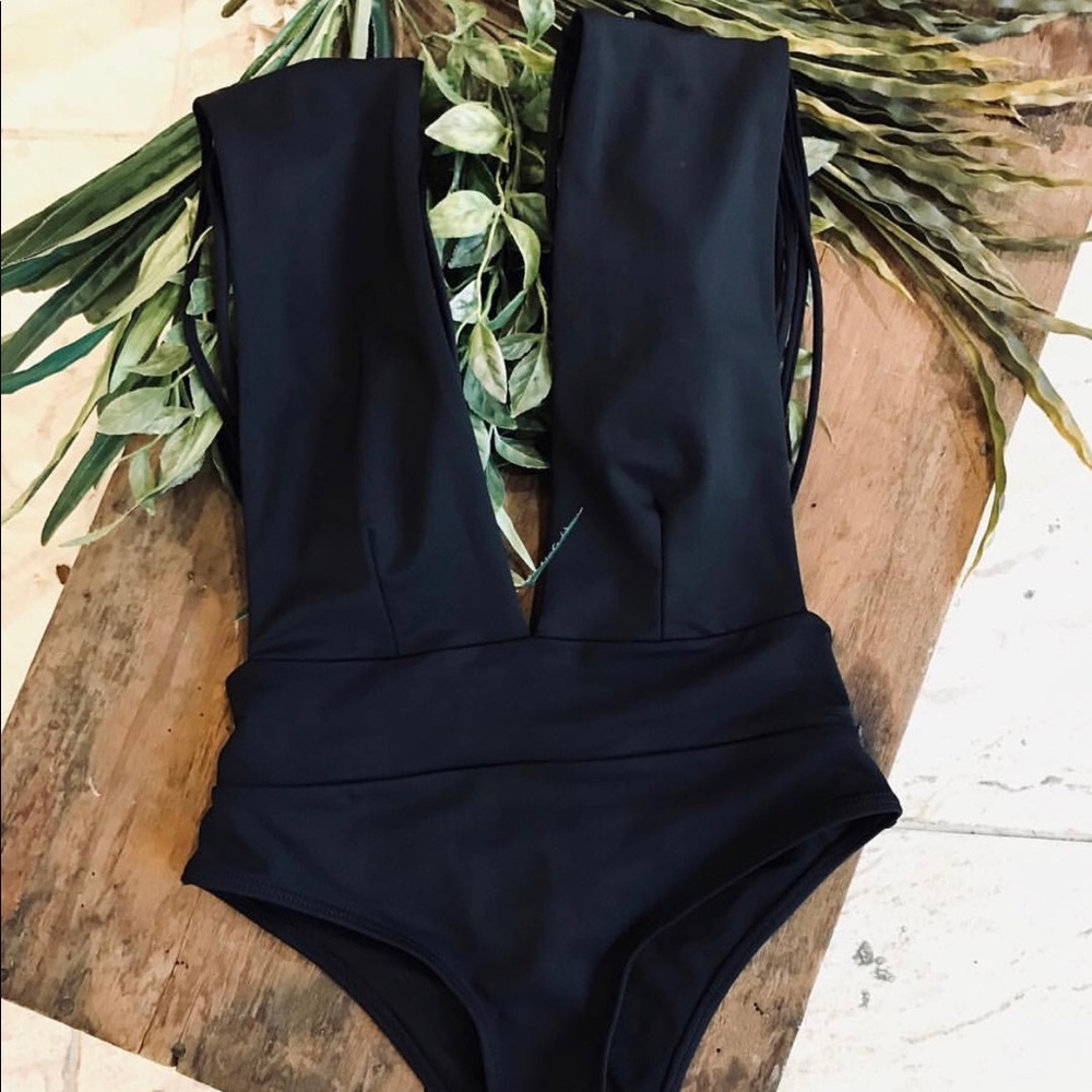 Deep V String One Piece - Picture 8 of 8